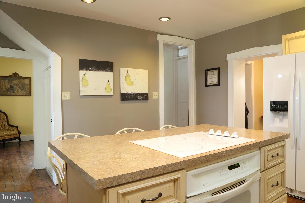 1721 Lampeter Road Lancaster, PA 17602 - Photo 4 of 20 Gallery Image 4