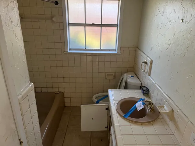 $163,000 | 305 Leonard Street, Angleton, TX 77515