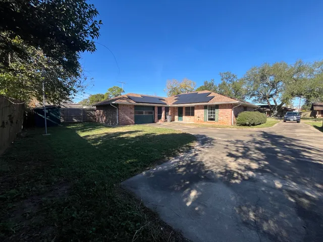 $163,000 | 305 Leonard Street, Angleton, TX 77515
