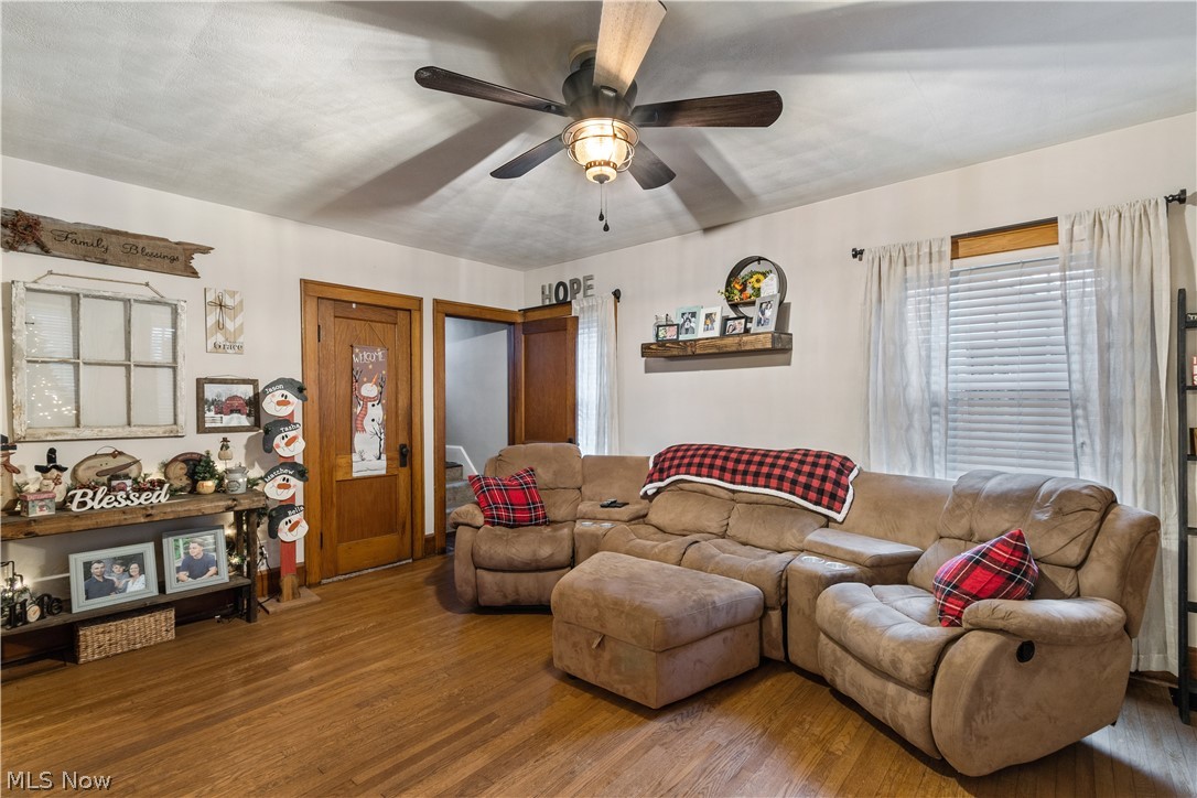 10585 Navarre Road Southwest Navarre, OH 44662 - Photo 10 of 30 Living Room