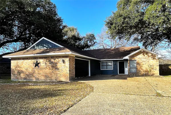 a front view of house with yard