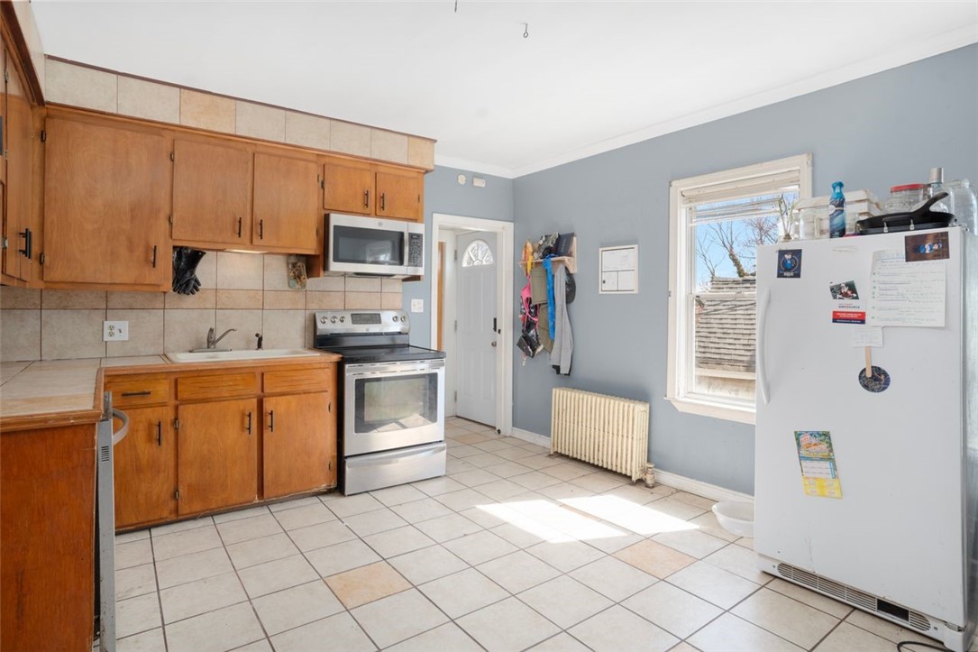 70 Highland Street West Warwick, RI 02893 - Photo 2 of 23