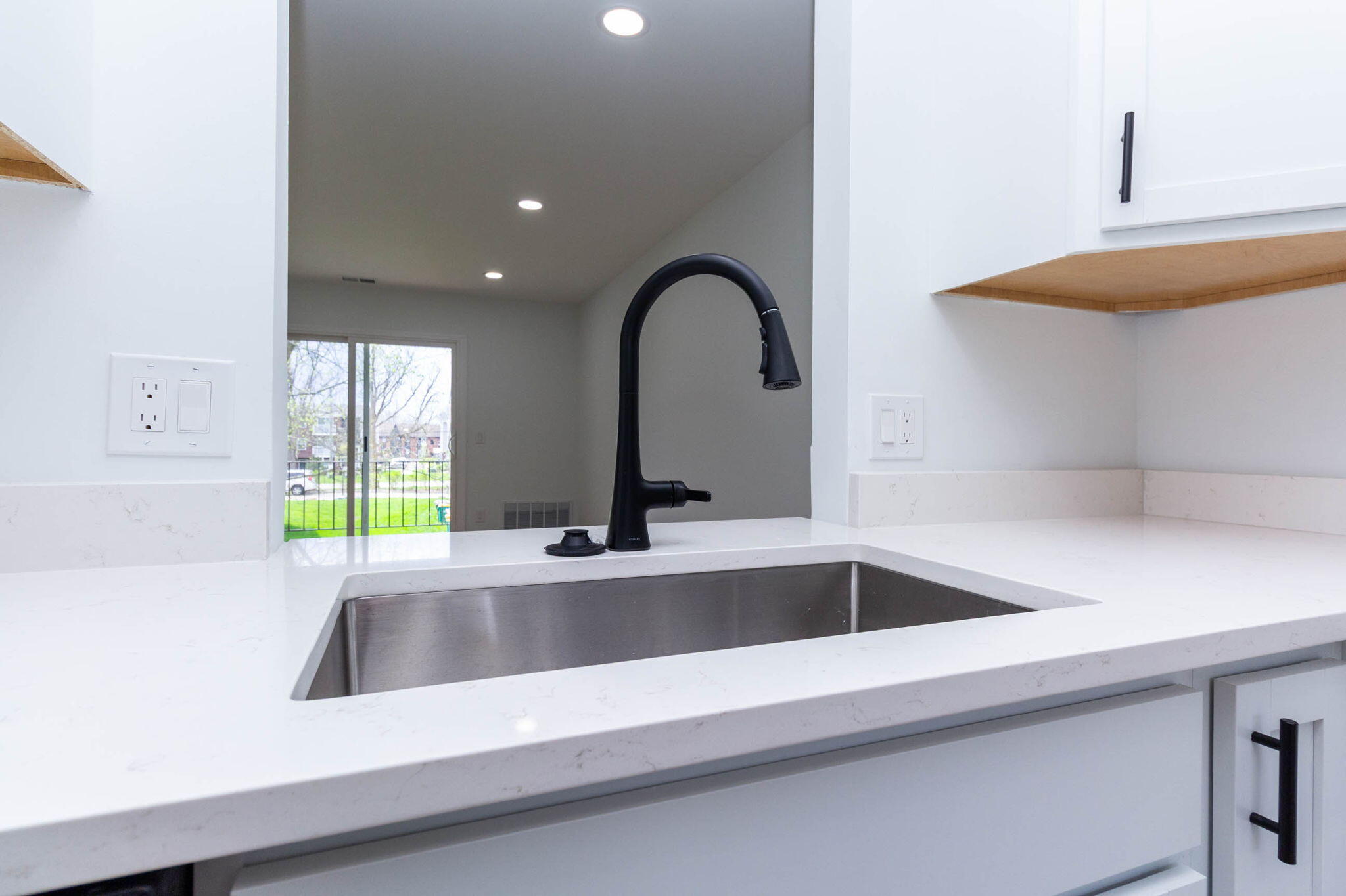 23418 Middlebelt Road, Unit 10 Farmington, MI 48336 - Photo 18 of 25 Quartz counters
