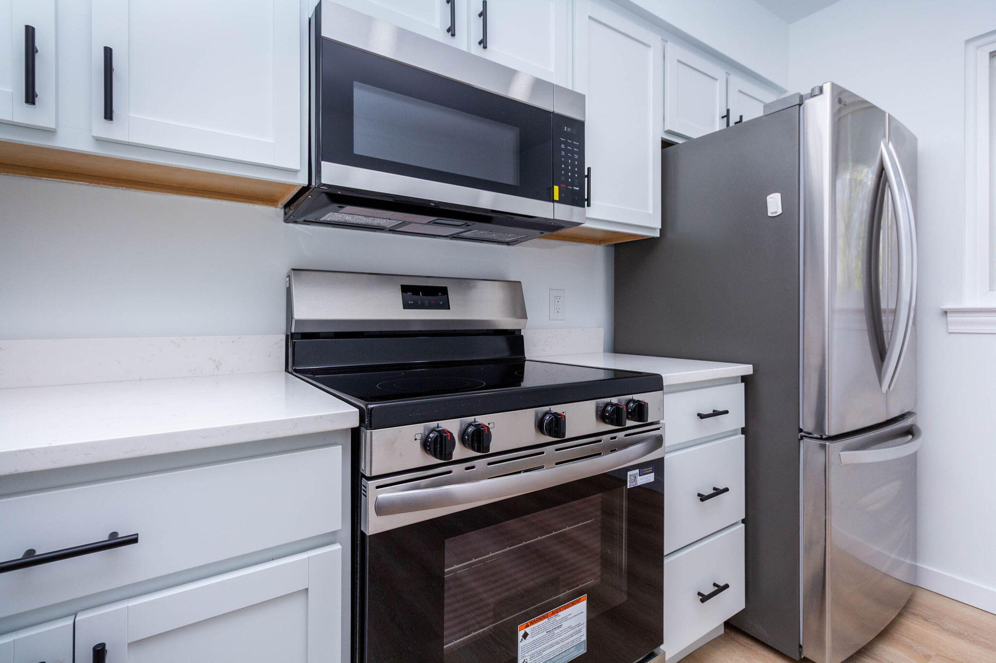 23418 Middlebelt Road, Unit 10 Farmington, MI 48336 - Photo 19 of 25 Stainless appliances