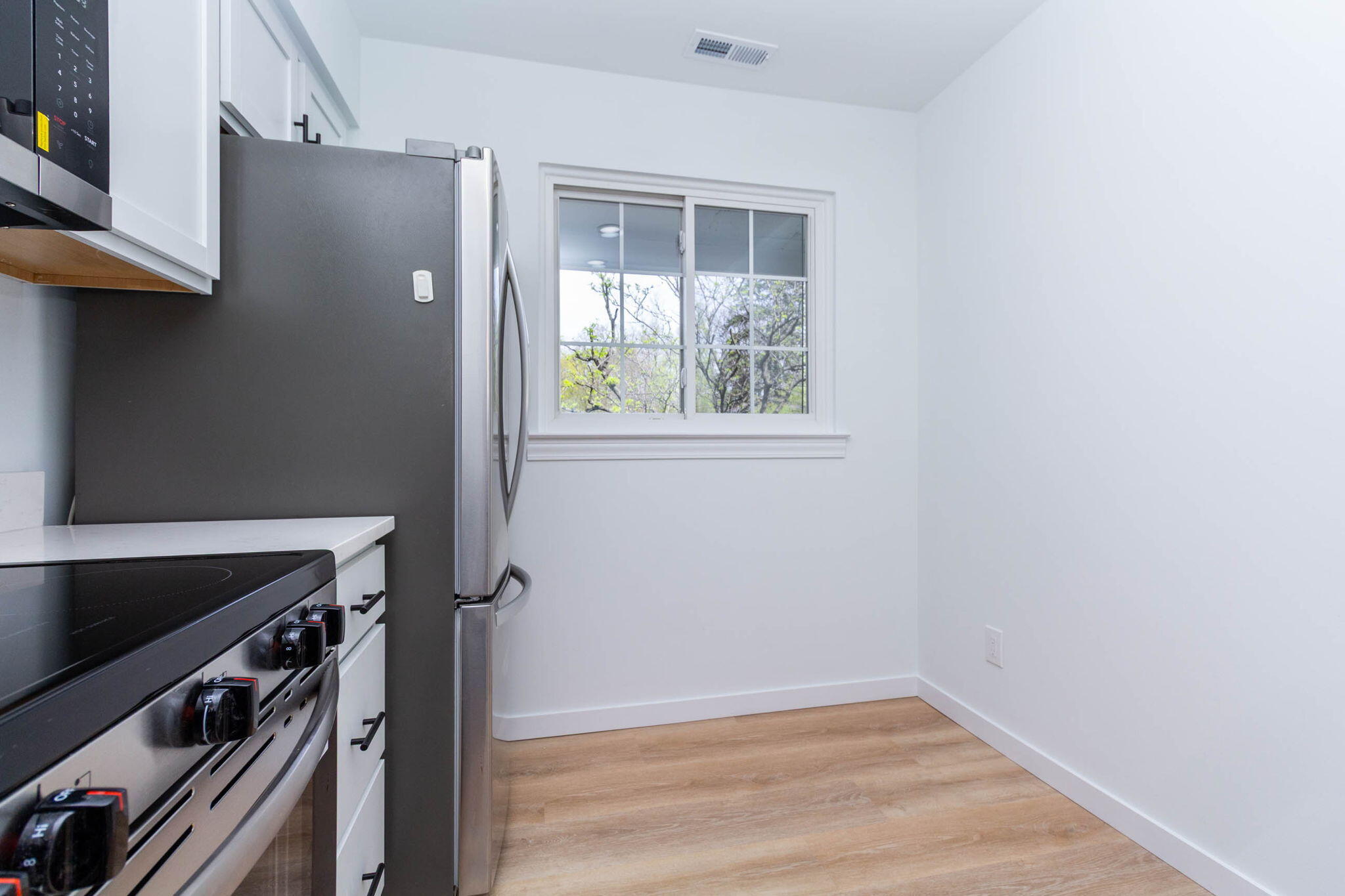 23418 Middlebelt Road, Unit 10 Farmington, MI 48336 - Photo 20 of 25 Dinette space!