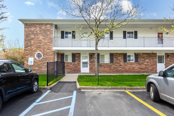 $119,900 | 23418 Middlebelt Road, Unit 10, Farmington, MI 48336