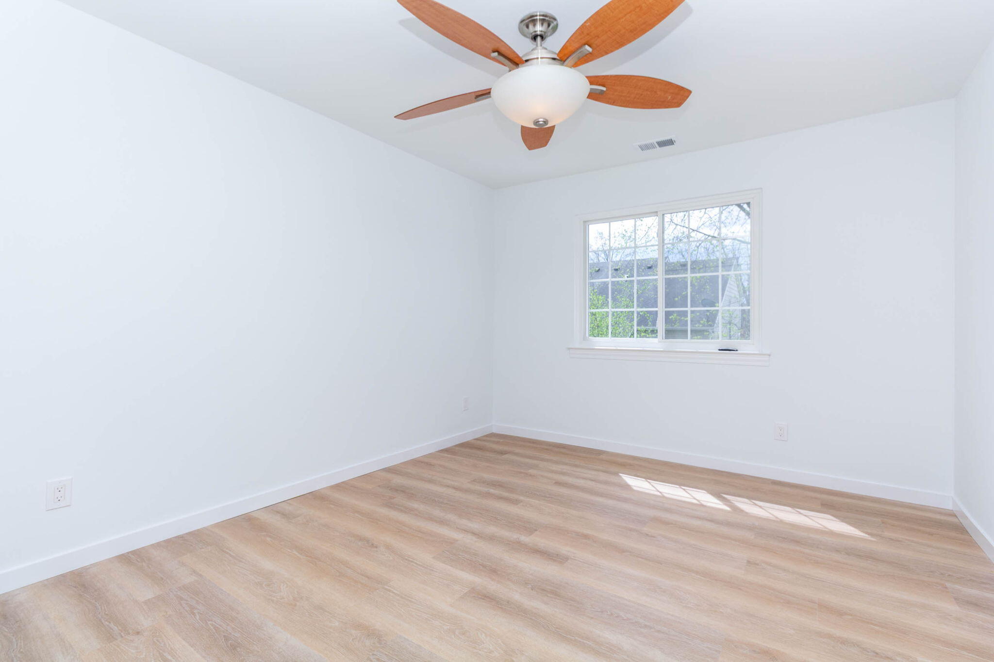 23418 Middlebelt Road, Unit 10 Farmington, MI 48336 - Photo 21 of 25 Bedroom