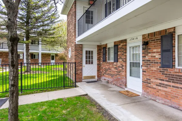 $119,900 | 23418 Middlebelt Road, Unit 10, Farmington, MI 48336