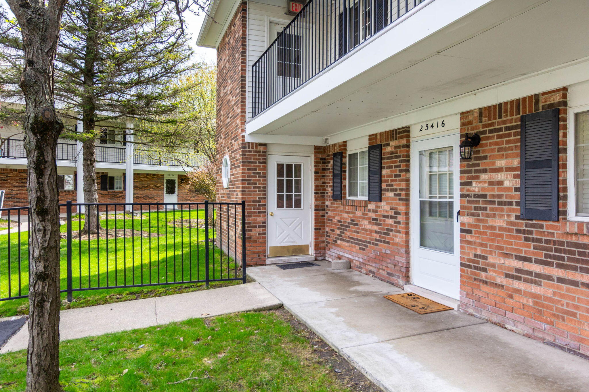 23418 Middlebelt Road, Unit 10 Farmington, MI 48336 - Photo 4 of 25 Entry to Upper Level