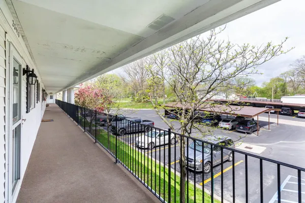 $119,900 | 23418 Middlebelt Road, Unit 10, Farmington, MI 48336