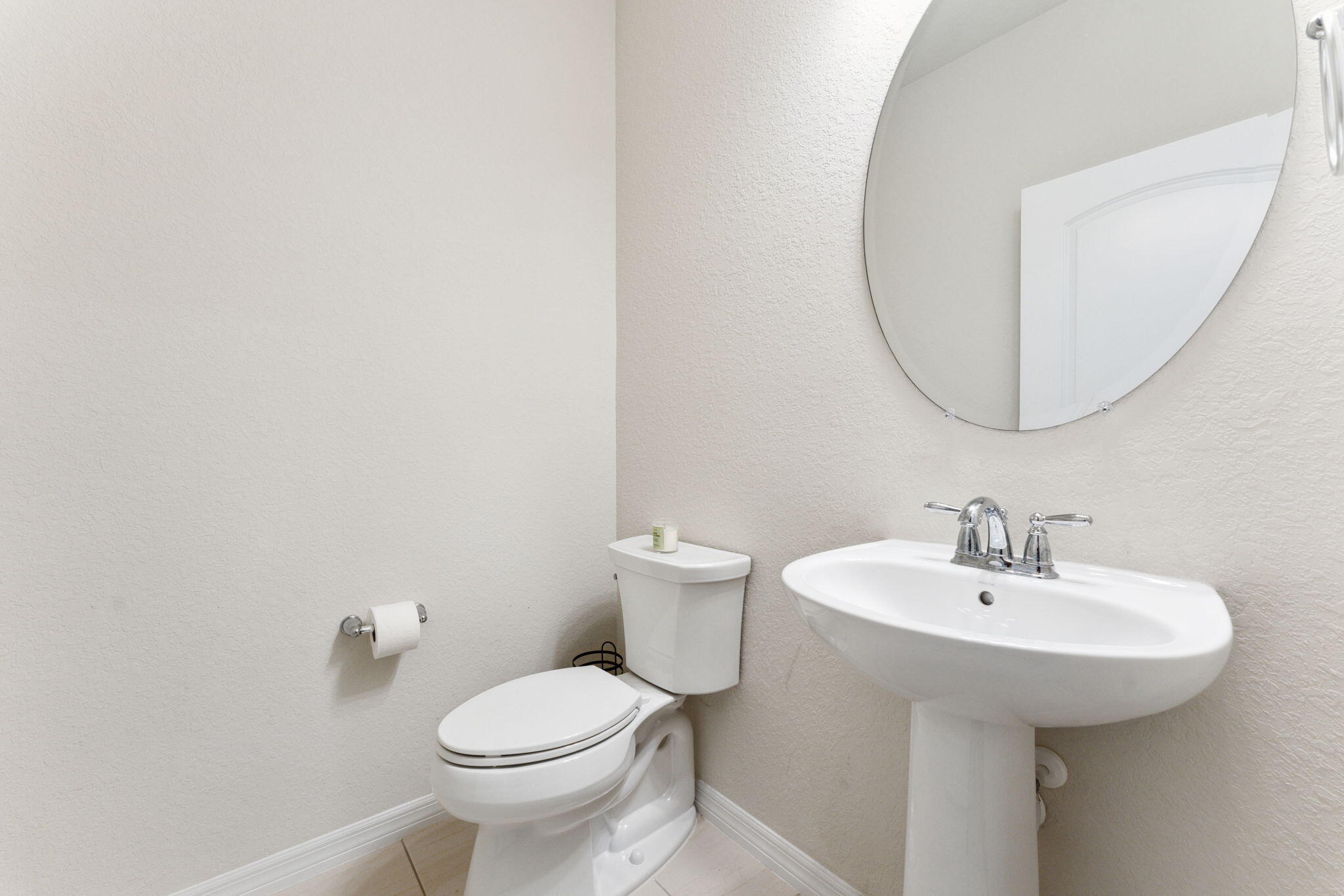 4783 Chantilly Road Lake Worth, FL 33467 - Photo 12 of 39 Half Bathroom