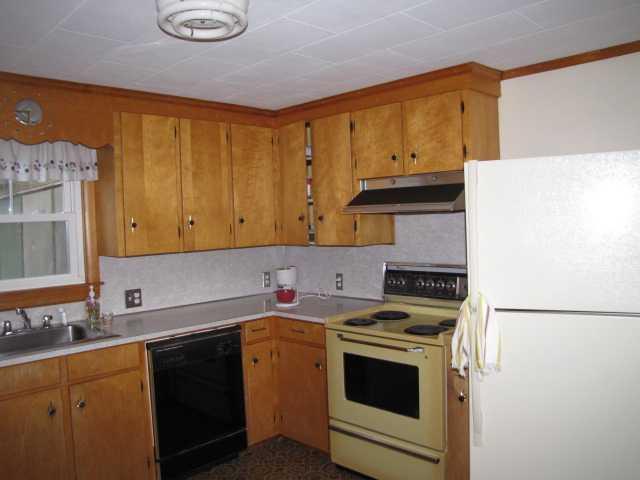 27 Maple Street Hallowell, ME 04347 - Photo 3 of 9 Kitchen.