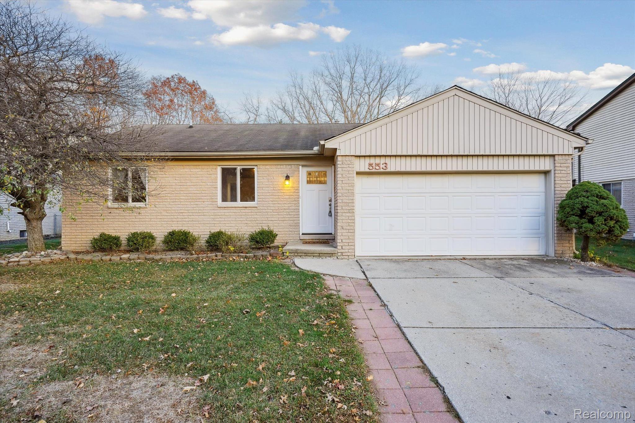 553 Buckingham Road Canton, MI 48188 - Photo 2 of 35