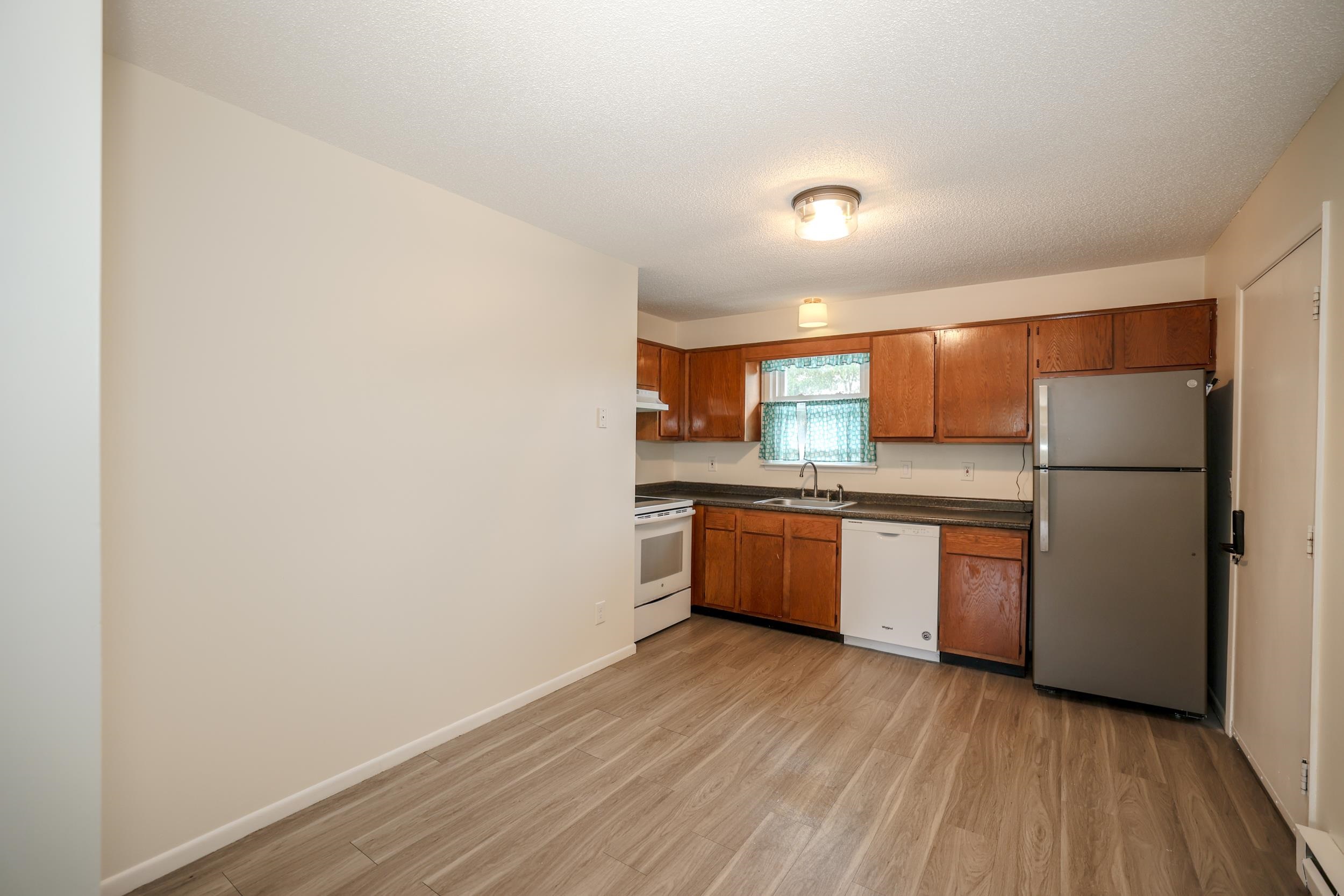 31 Springview Avenue, Unit 3 Manchester, NH 03103 - Photo 4 of 19 Gallery Image 4