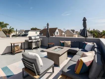 $2,795,000 | 822 Seagirt Court, San Diego, CA 92109