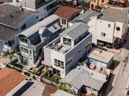 $2,795,000 | 822 Seagirt Court, San Diego, CA 92109