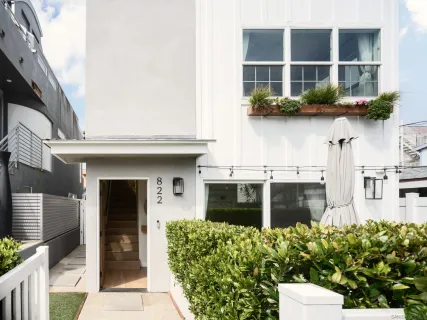 $2,795,000 | 822 Seagirt Court, San Diego, CA 92109