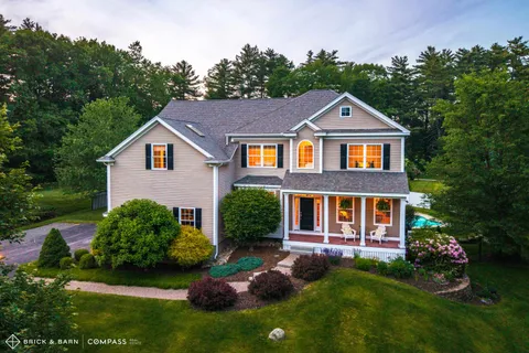 $1,375,000 | 8 Heron Way, Stratham, NH 03885