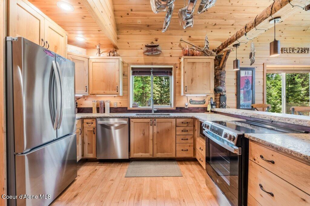 627 Gray Wolf Road Moyie Springs, ID 83845 - Photo 15 of 39 New Stainless Appliances
