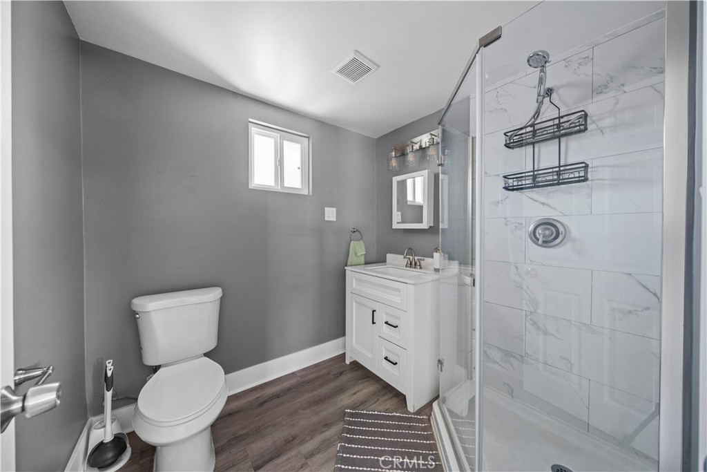 6533 Crawford Street San Diego, CA 92120 - Photo 17 of 21 Bathroom in 1 bed | 1 Bath unit.