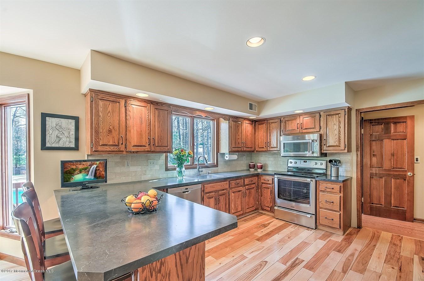 19 Laird Road Middletown, NJ 07748 - Photo 11 of 31 Kitchen