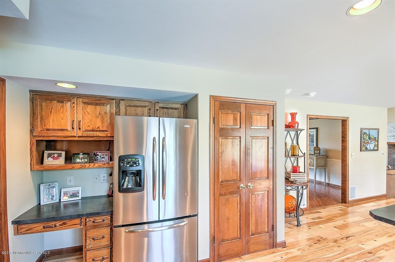 19 Laird Road Middletown, NJ 07748 - Photo 13 of 31 Kitchen