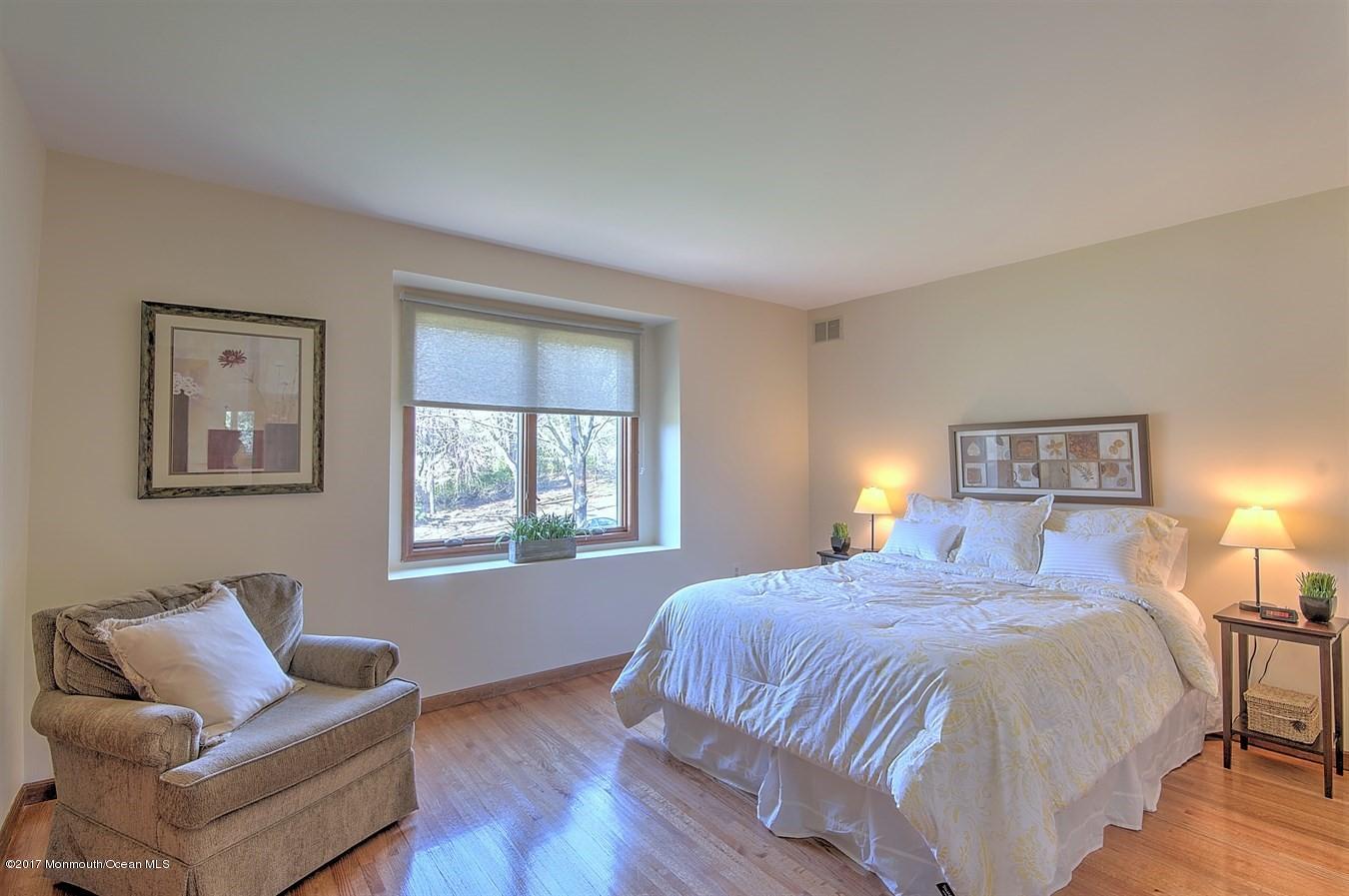 19 Laird Road Middletown, NJ 07748 - Photo 21 of 31 19 Laird Bedroom5