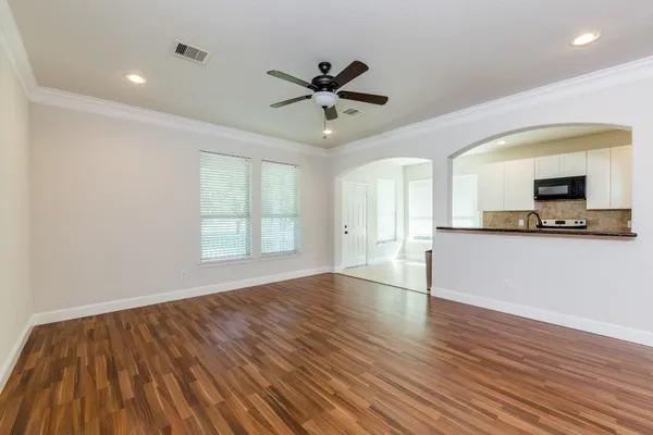 $2,100 | 3111 County Road 81, Rosharon, TX 77583