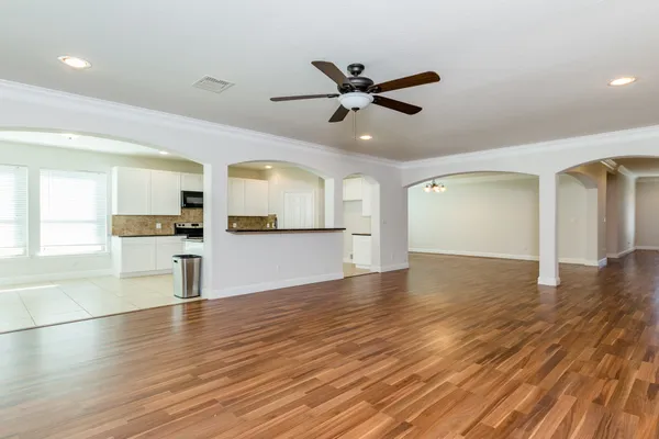 $2,100 | 3111 County Road 81, Rosharon, TX 77583