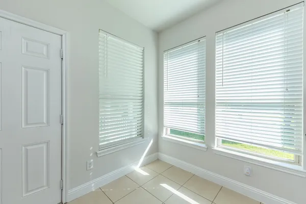 $2,100 | 3111 County Road 81, Rosharon, TX 77583