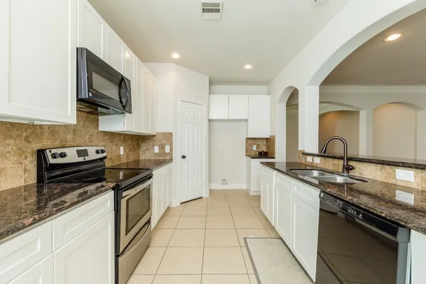 $2,100 | 3111 County Road 81, Rosharon, TX 77583