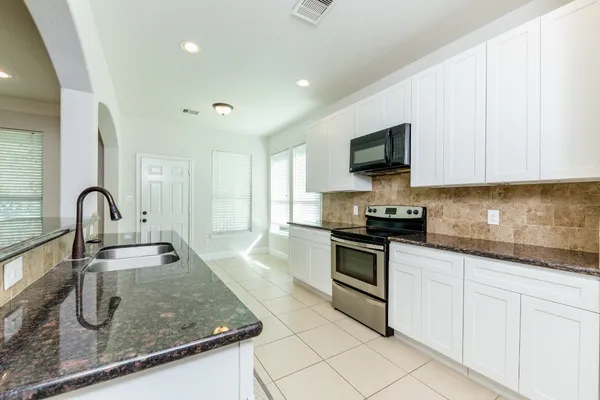 $2,100 | 3111 County Road 81, Rosharon, TX 77583