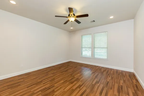 $2,100 | 3111 County Road 81, Rosharon, TX 77583