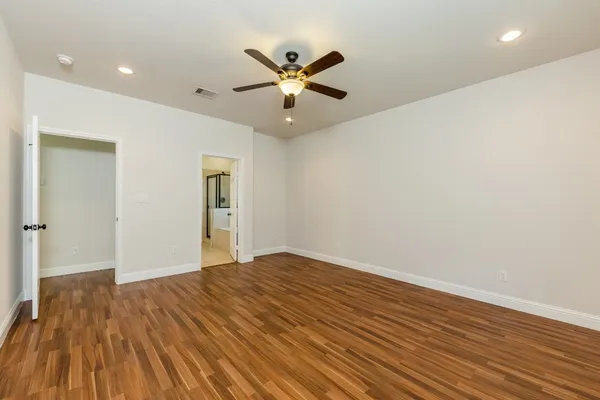 $2,100 | 3111 County Road 81, Rosharon, TX 77583