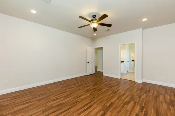 $2,100 | 3111 County Road 81, Rosharon, TX 77583