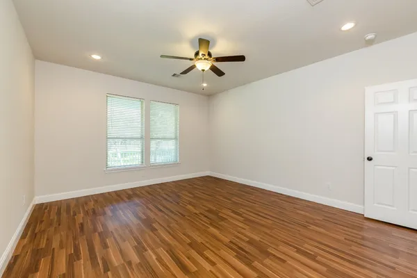 $2,100 | 3111 County Road 81, Rosharon, TX 77583