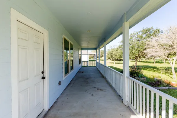 $2,100 | 3111 County Road 81, Rosharon, TX 77583