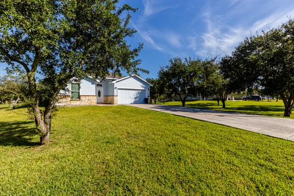 $2,100 | 3111 County Road 81, Rosharon, TX 77583
