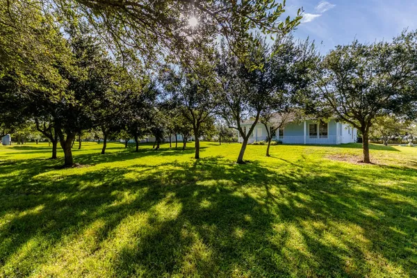 $2,100 | 3111 County Road 81, Rosharon, TX 77583