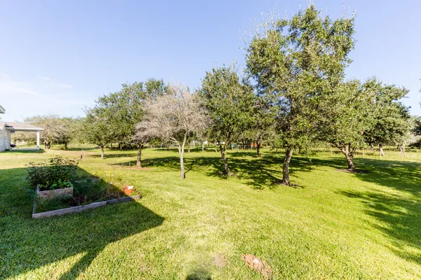 $2,100 | 3111 County Road 81, Rosharon, TX 77583