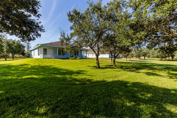 $2,100 | 3111 County Road 81, Rosharon, TX 77583