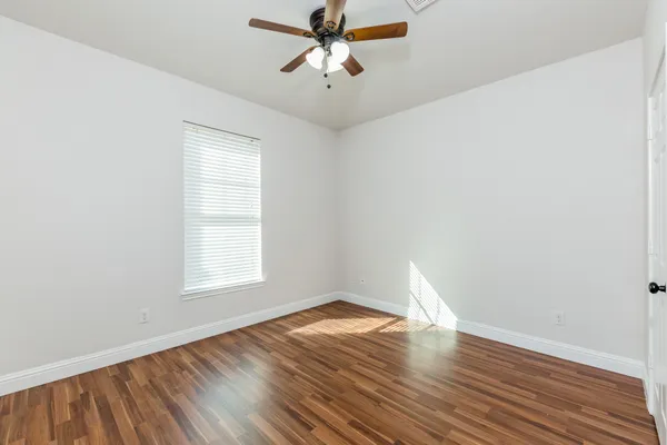 $2,100 | 3111 County Road 81, Rosharon, TX 77583