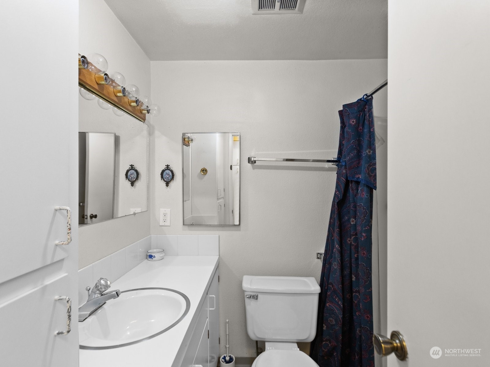 358 Heather Road Everett, WA 98203 - Photo 27 of 39 a bathroom with a sink toilet and shower