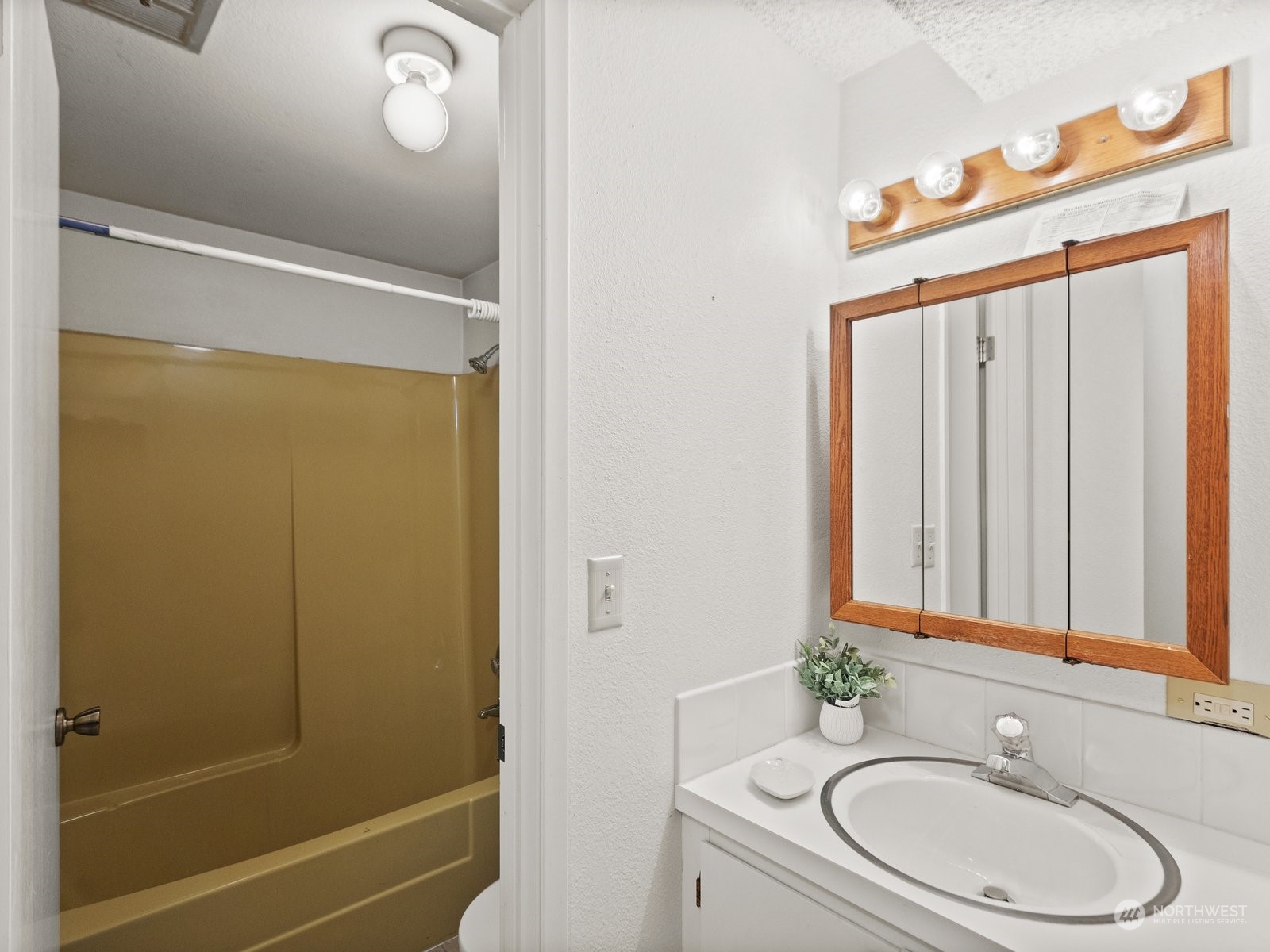 358 Heather Road Everett, WA 98203 - Photo 32 of 39 a bathroom with a sink a toilet and shower