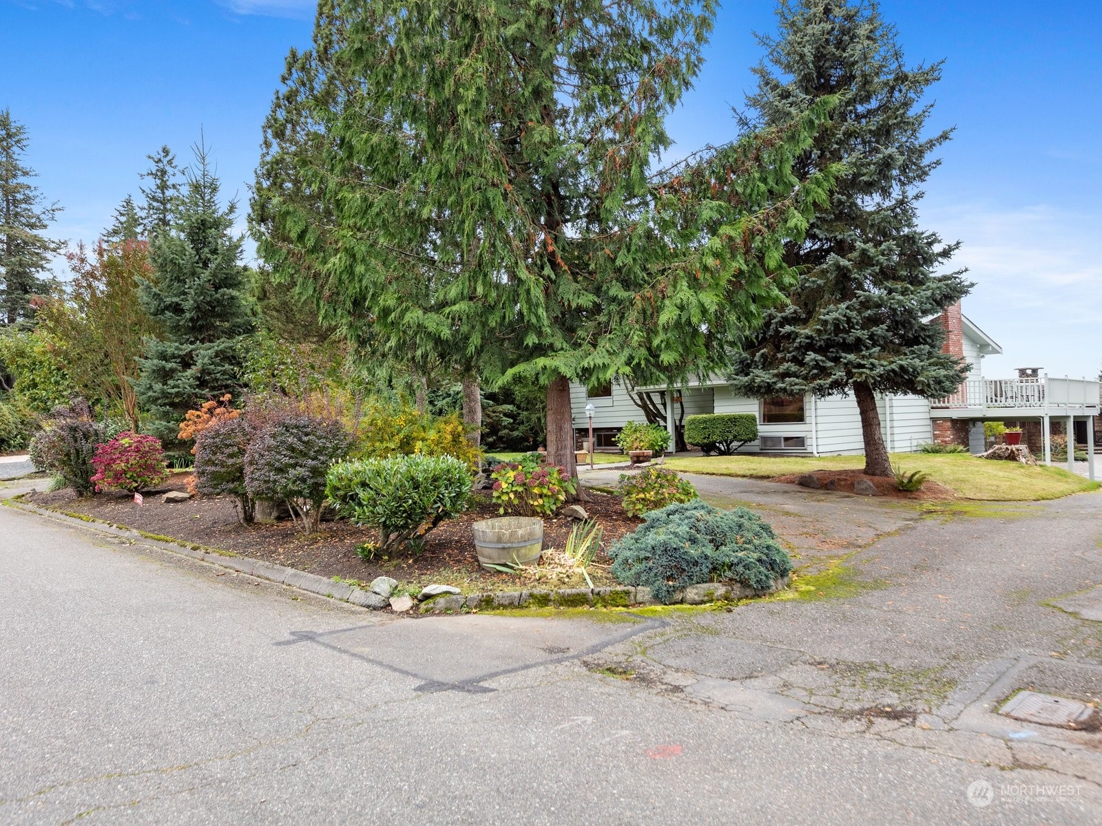 358 Heather Road Everett, WA 98203 - Photo 37 of 39 a front view of a house with a yard