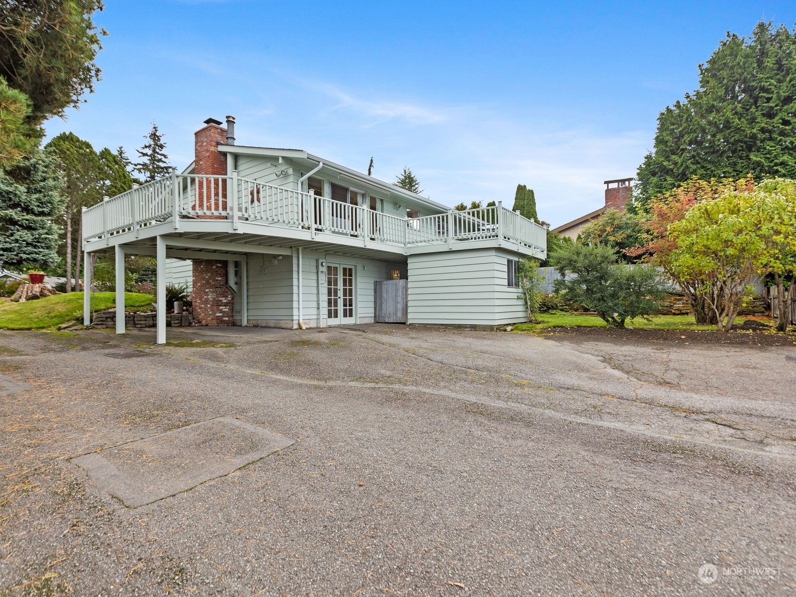 358 Heather Road Everett, WA 98203 - Photo 5 of 39 a front view of a house with a garden