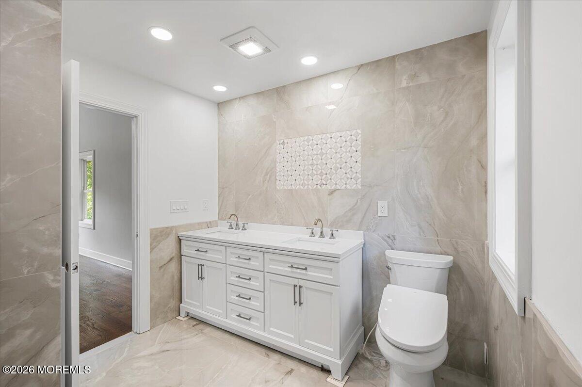 146 Bruce Road Red Bank, NJ 07701 - Photo 17 of 32 25-Primary Bathroom