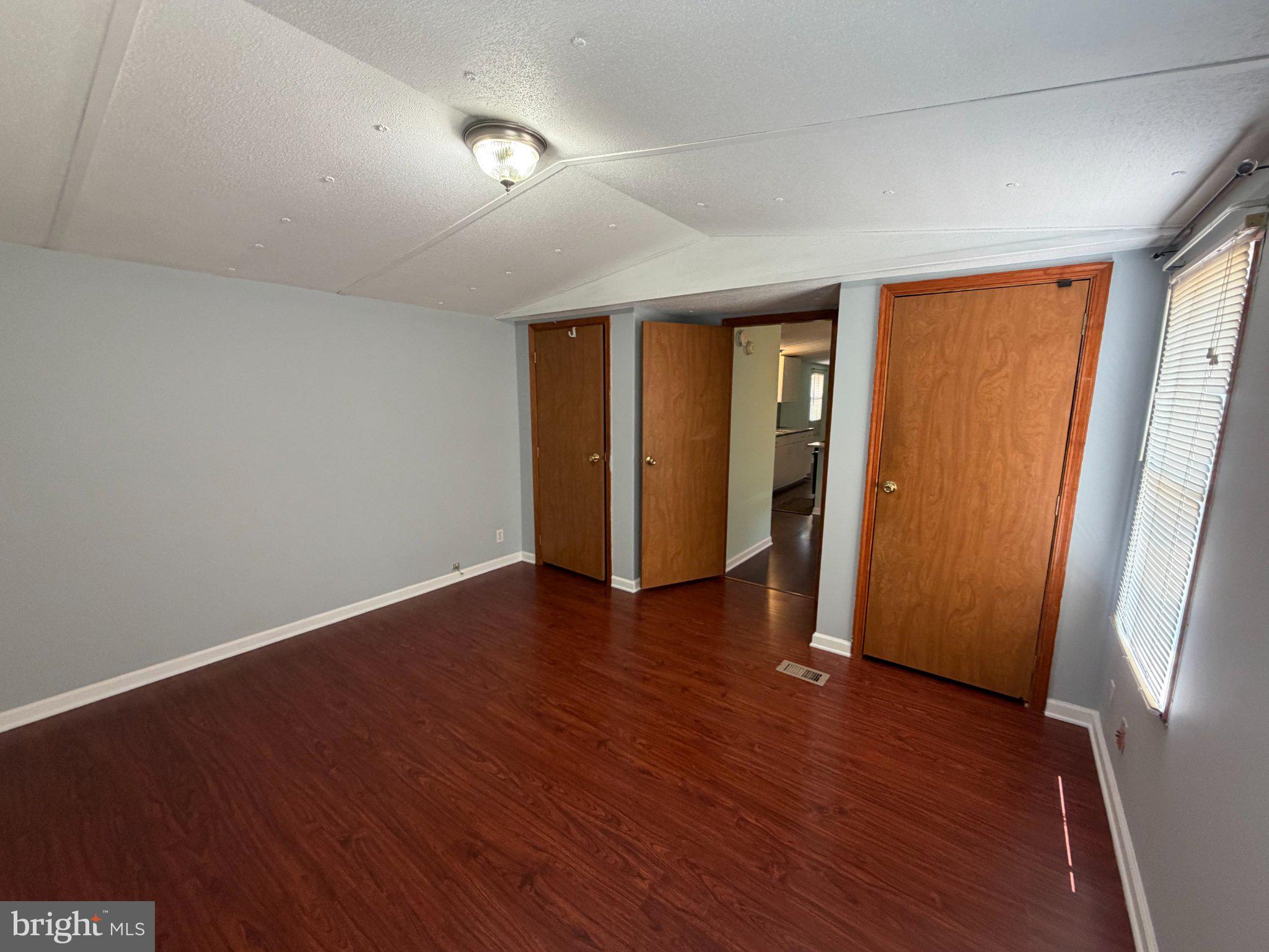 7923 Stork Road Alexandria, VA 22306 - Photo 9 of 17 Spacious room with inviting light.