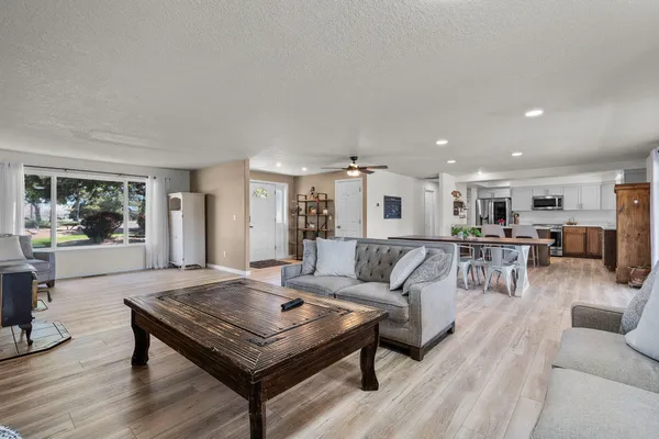 $569,900 | 851 Southeast Rancho Lane, Madras, OR 97741