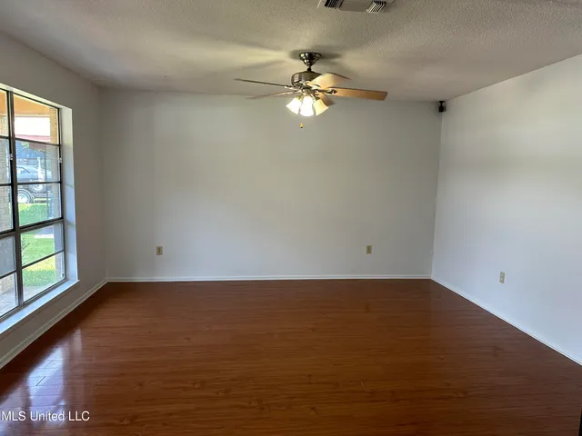 $1,250 | 209 Cedar Drive, D'Iberville, MS 39540